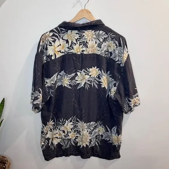 Tommy Bahama Men's Floral 100% Silk Button Down Size Large Resort Wear Dark Grey - Picture 2 of 5
